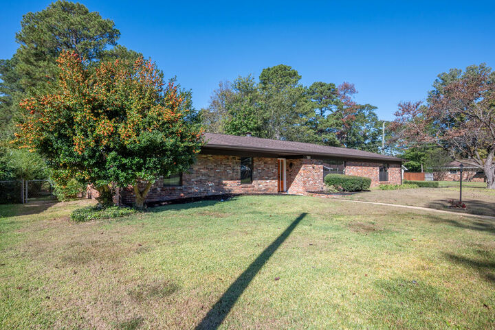 Property Photo:  701 Cypress  MS 39759 