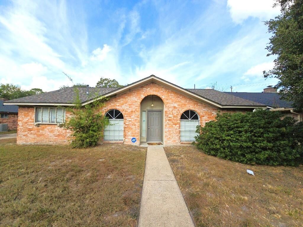 Property Photo: 3810 R V Mayfield Drive TX 77088