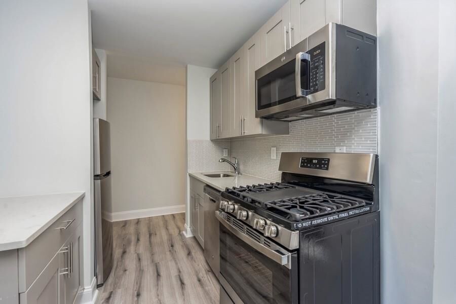 Property Photo:  269 Varick St 3A  NJ 07302 
