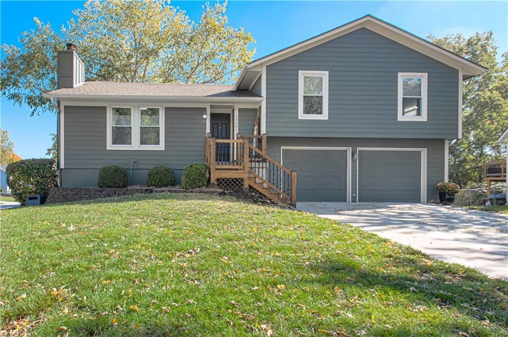 Property Photo: 15201 S Blackfoot Drive KS 66062