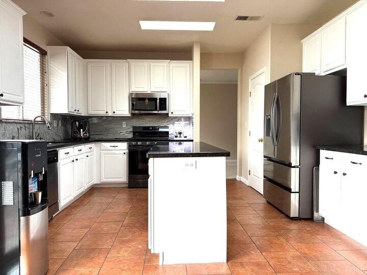 Property Photo:  2243 W Franklin Way  CA 93230 
