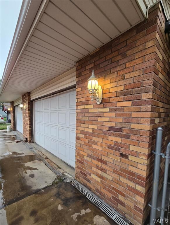 Property Photo:  2319 Washington Avenue  IL 62040 