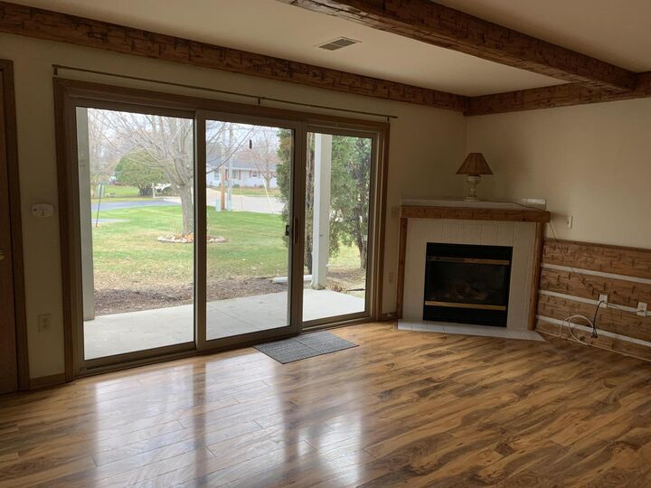 Property Photo:  976 Roseland Dr 2  WI 53040 