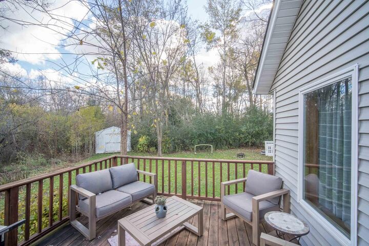 Property Photo:  423 Park Pl  WI 53040 