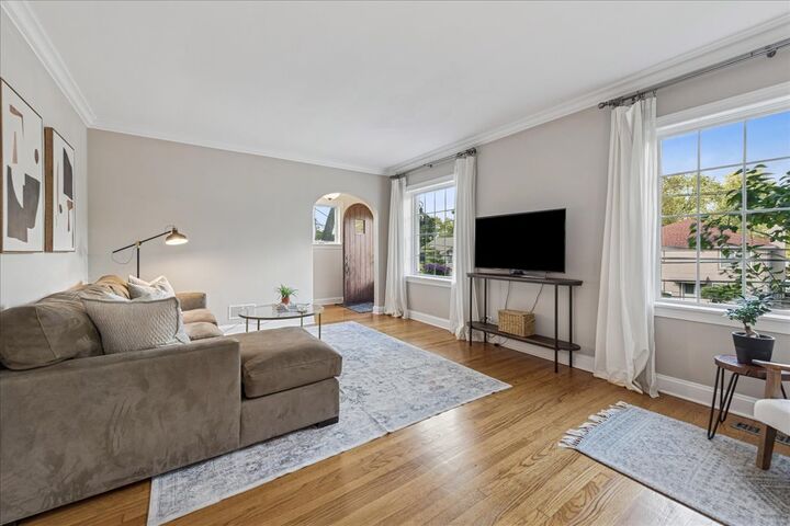 Property Photo:  109 W Hillside Avenue  IL 60010 