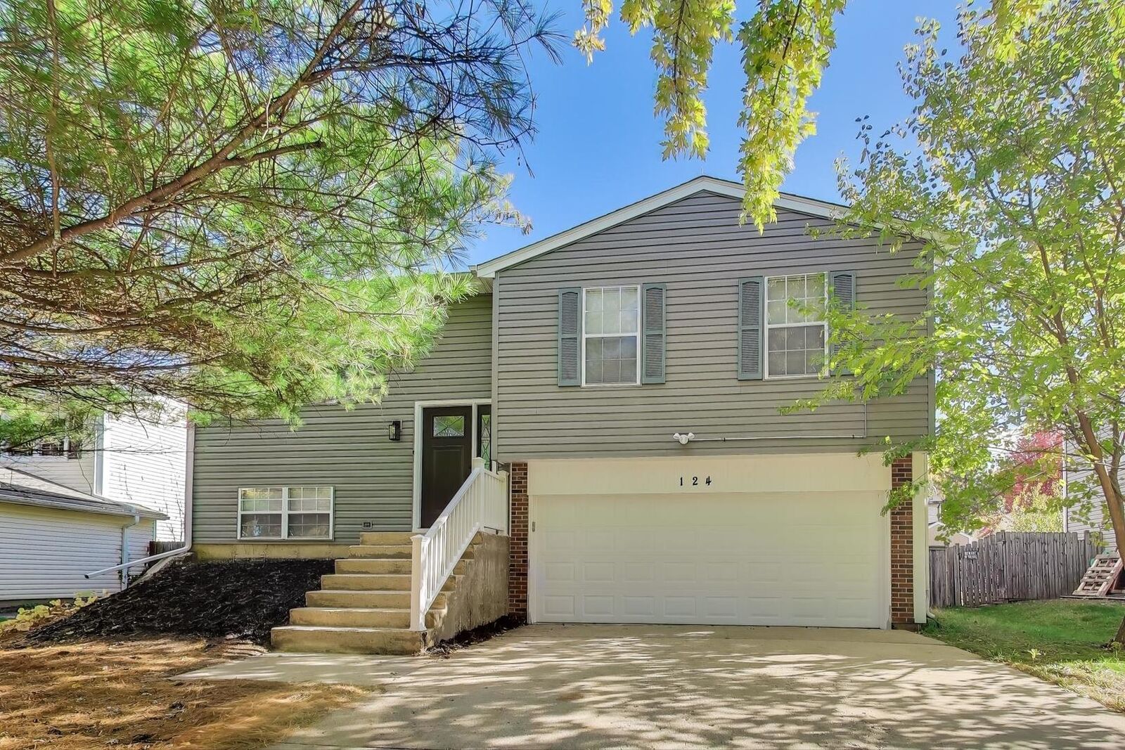 Property Photo: 124 Commonwealth Drive IL 60440