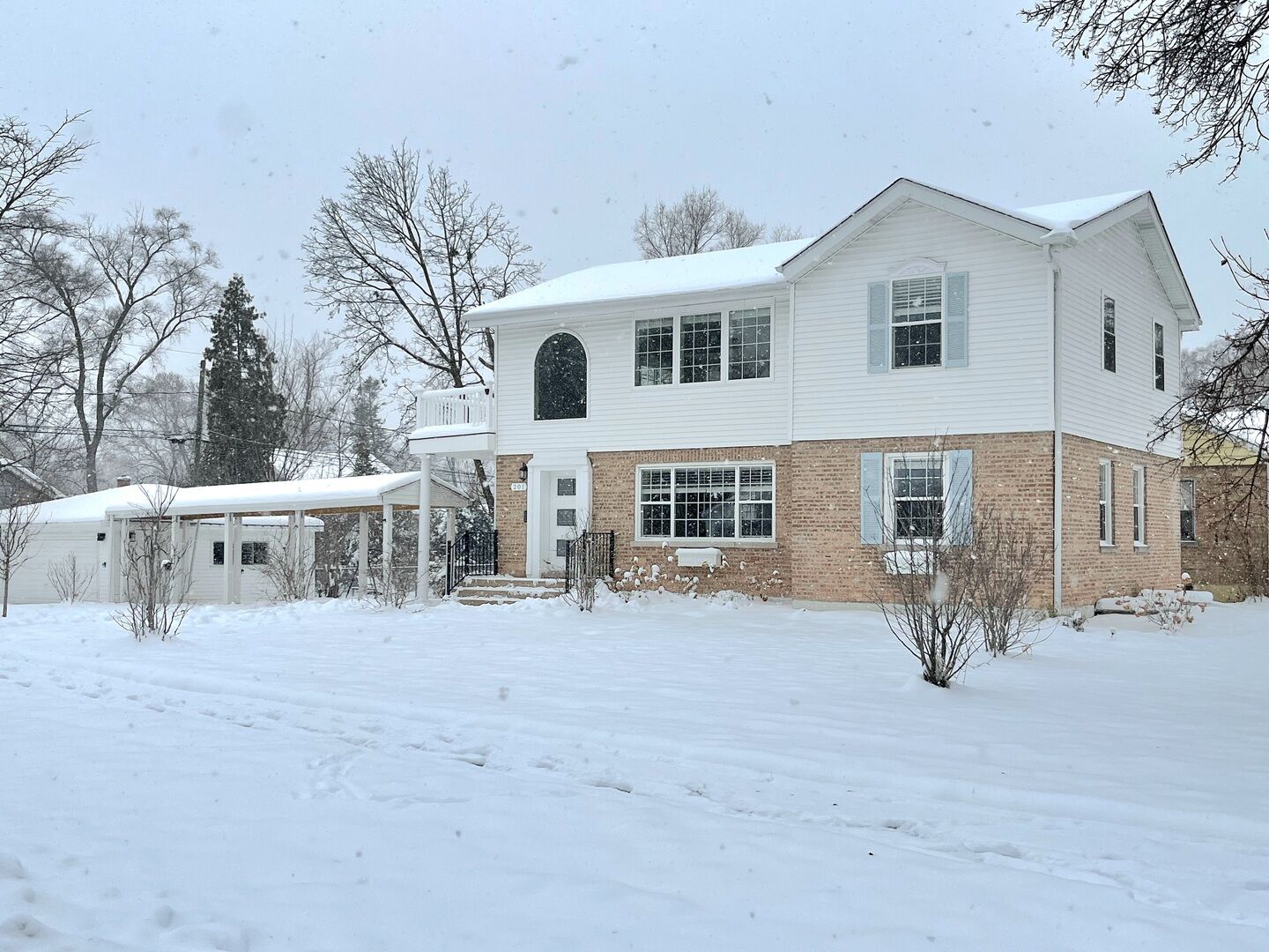 Property Photo:  201 W Potomac Avenue  IL 60148 