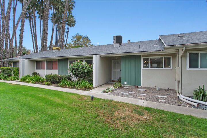 Property Photo:  1404 N Tustin E2  CA 92705 