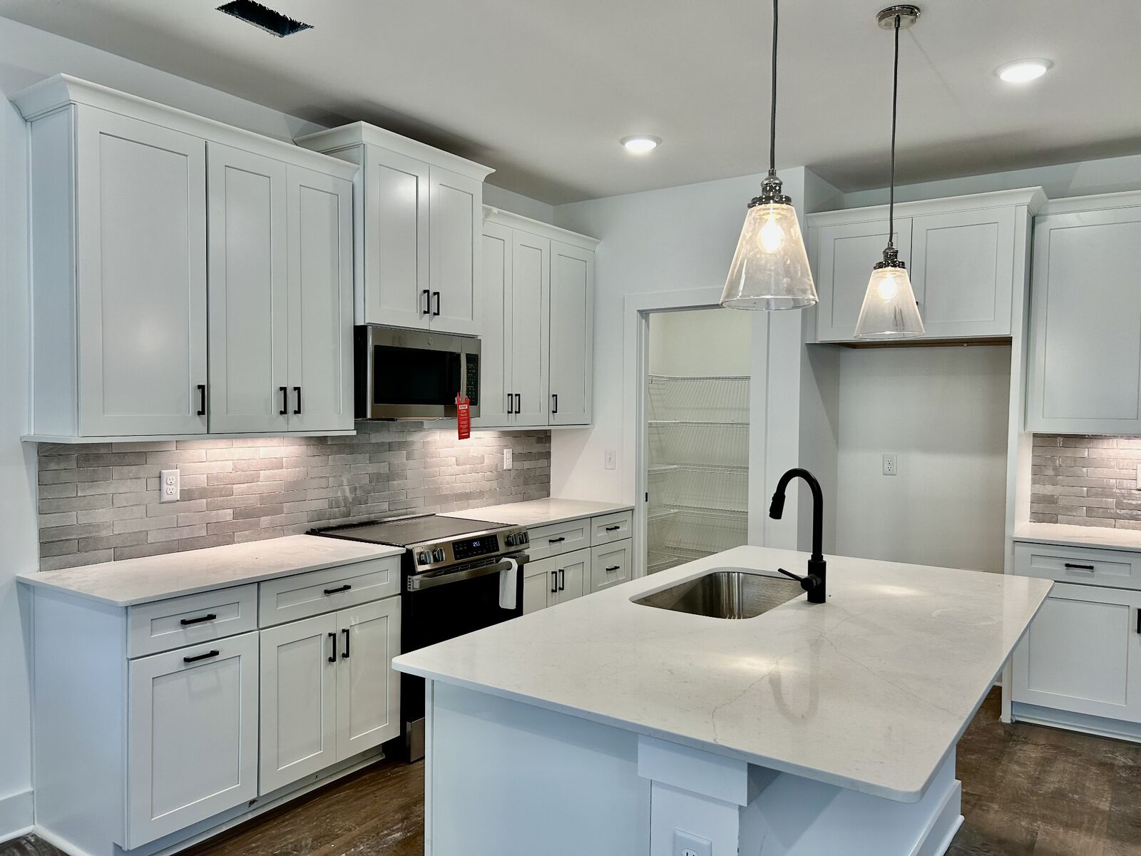 Property Photo: 525 Canal Circle TN 37214