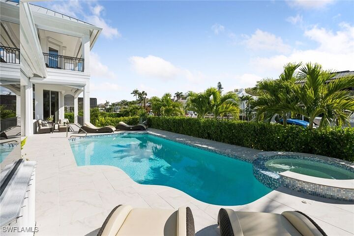 Property Photo: 470 17th Avenue S FL 34102