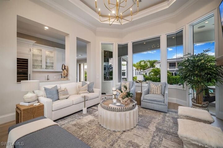 Property Photo: 470 17th Avenue S FL 34102