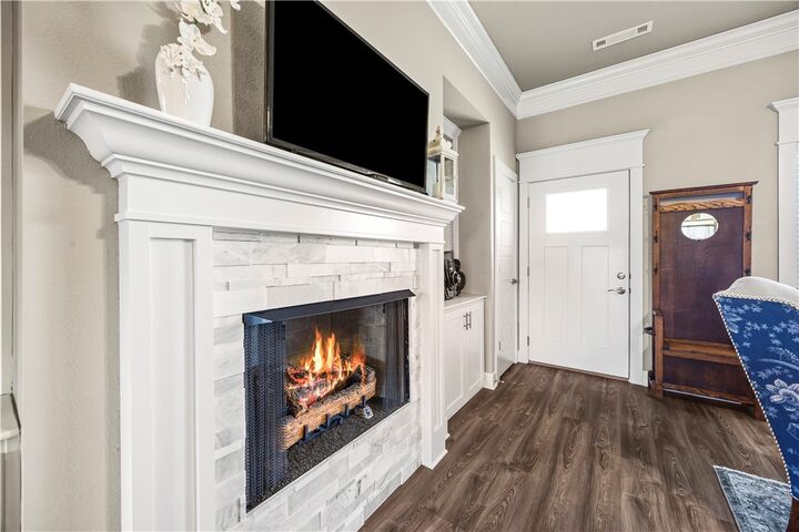 Property Photo:  811 Pinnacle Street  AR 72753 