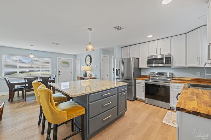 Property Photo: 8494 Olympia Rd FL 32514