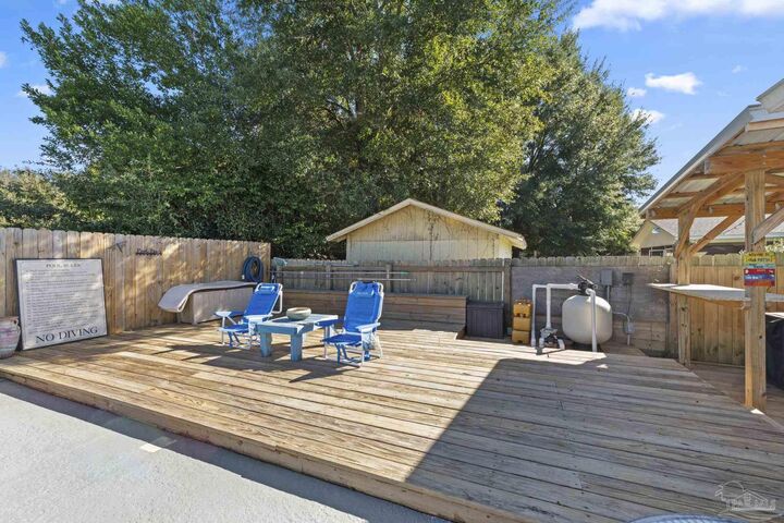 Property Photo: 8494 Olympia Rd FL 32514