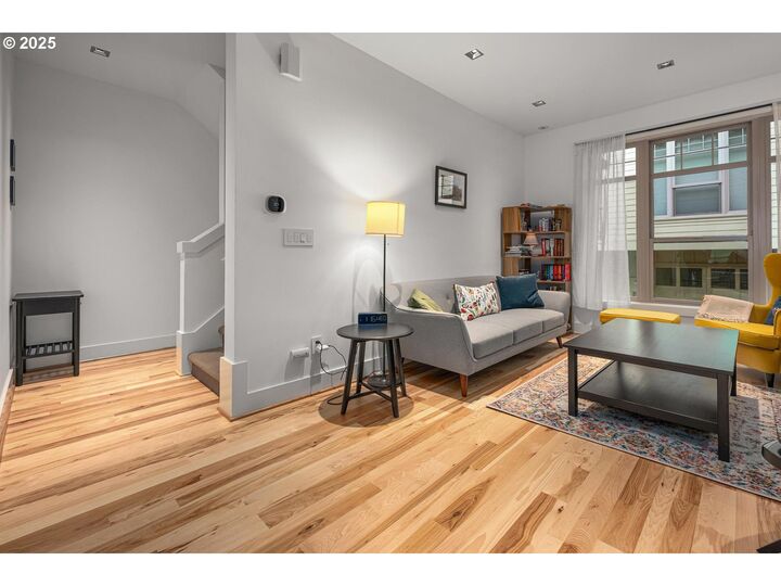 Property Photo:  2416 SW Cedar St  OR 97205 