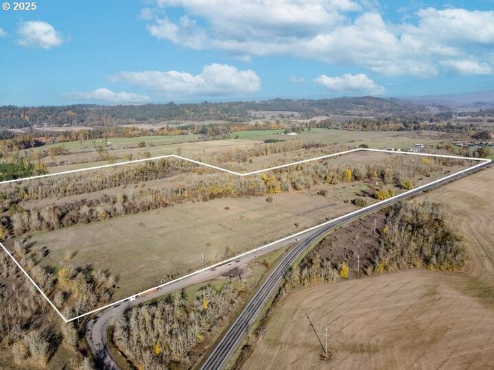 Property Photo:  40009 Highway 226  OR 97374