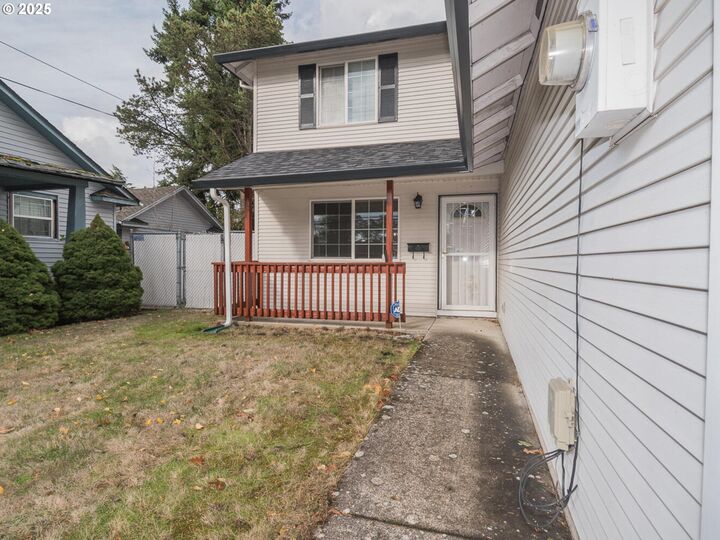 Property Photo: 7309 SE Holgate Blvd OR 97206