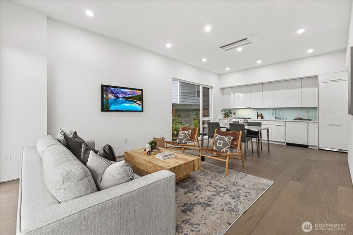 Property Photo:  1114  26th Avenue D  WA 98122 