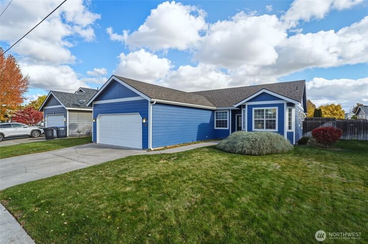 Property Photo:  736 N Roosevelt Street  WA 99362 