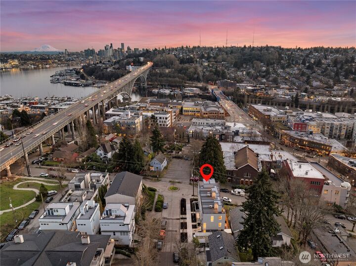 Property Photo:  722 N 36th Street  WA 98103 