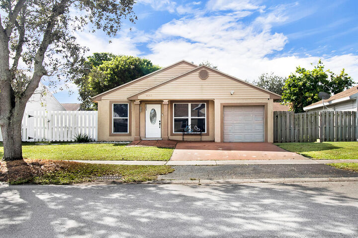 8642 SW 15th Street  Pembroke Pines FL 33025 photo