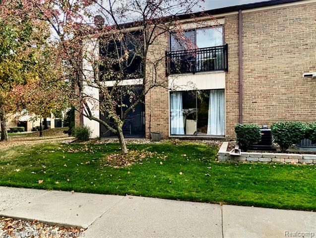 Property Photo: 18399 University Park Drive MI 48152