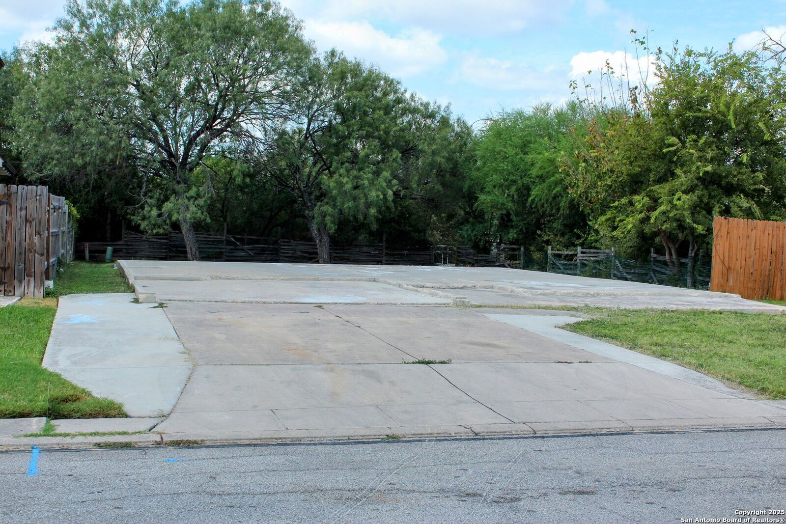 Property Photo:  7142 Shady Elms  TX 78240 