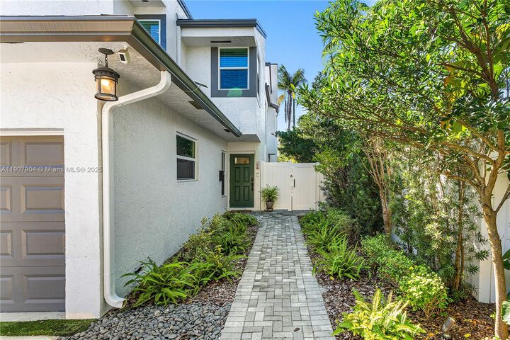 Property Photo: 1616 NE 5th St. FL 33301