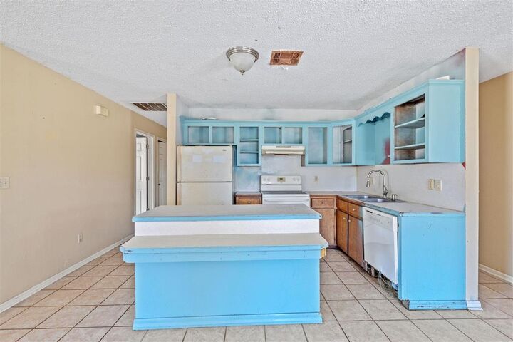 Property Photo: 1700 Myrtle Street LA 70669