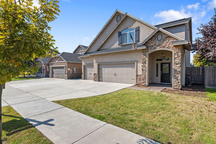 Property Photo: 2327 N Shady Street CA 93291