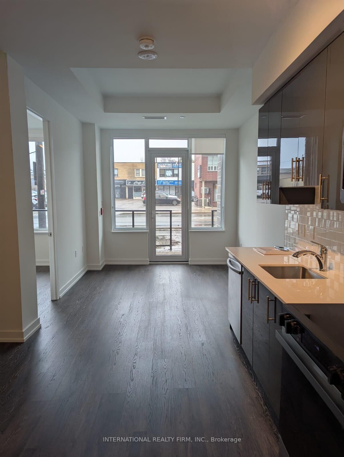 Property Photo: 556 Marlee Avenue 102 ON M6B 0B1