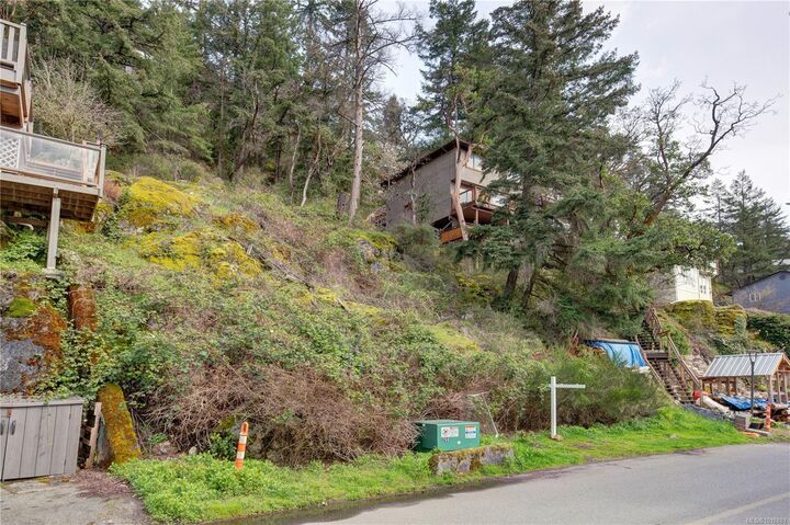 321 Woodhaven Dr — photo 1