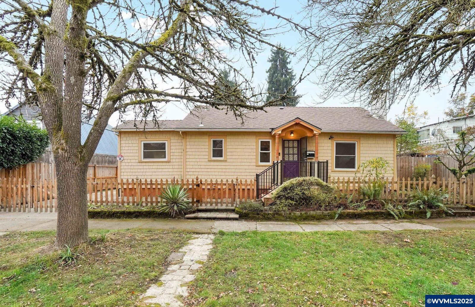 Property Photo: 530 Jefferson St NE OR 97301