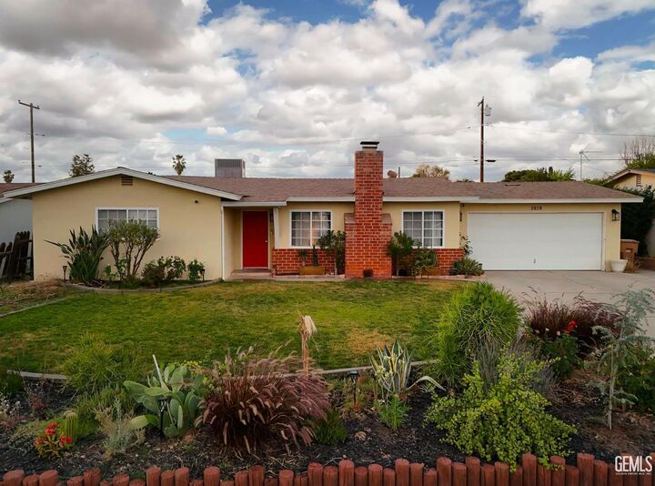 Property Photo:  2818 San Pablo Avenue  CA 93306 