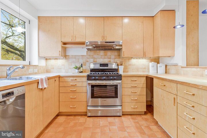 Property Photo: 323 17th Street SE DC 20003