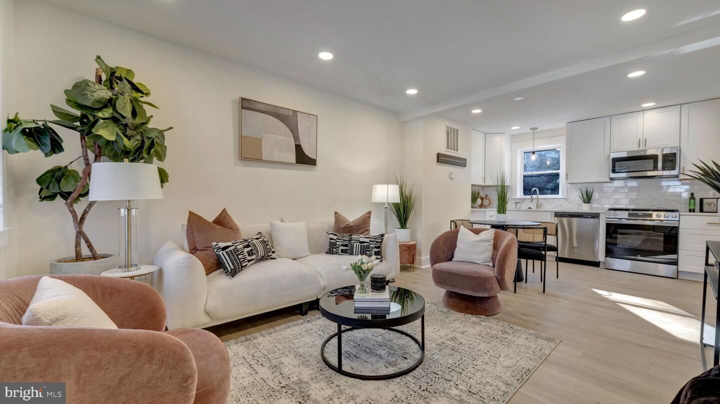 Property Photo: 5543 Central Avenue SE DC 20019