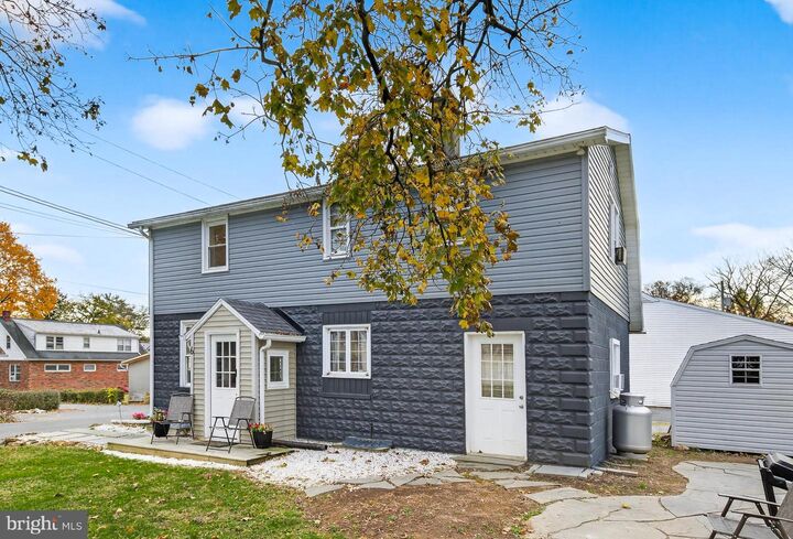 Property Photo:  6 South Avenue  PA 17538 