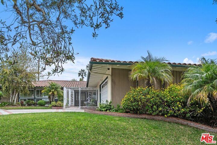 Property Photo:  6636 Wooster Ave  CA 90056 