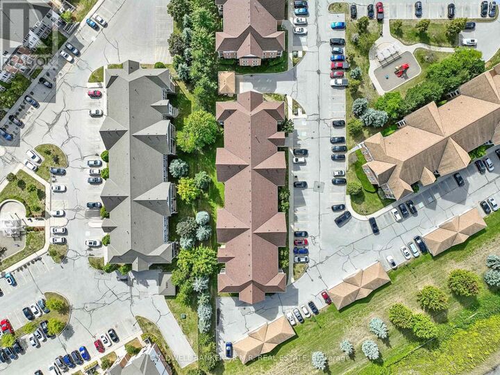 Property Photo: 124 Aspen Springs Drive 310 ON L1C 0G8