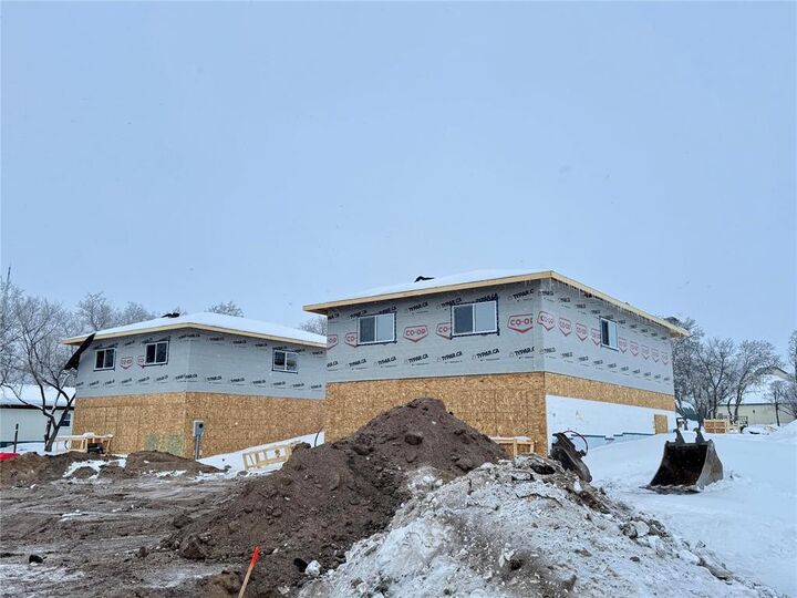 Property Photo:  211 Lorne Avenue  MB R0J 0B0 