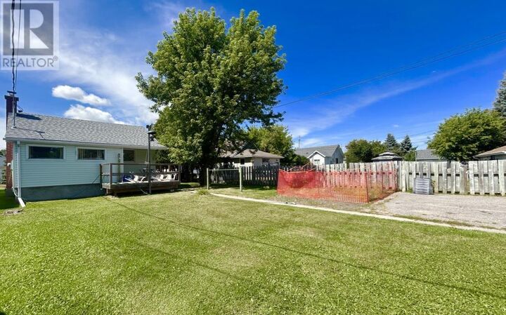 Property Photo: 826 Smith Avenue ON P9A 2K2