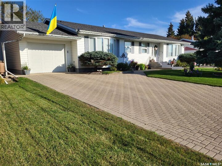 Property Photo:  42 7th Street NE  SK S0A 4J0 