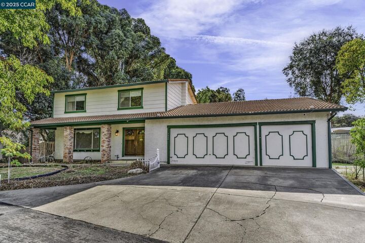 Property Photo: 1239 Krona Ln CA 94521