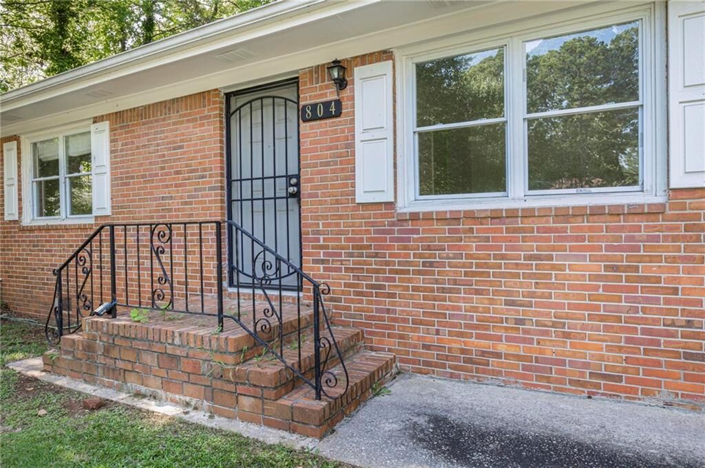 Property Photo:  804 Brookdale Drive SW  GA 30315 