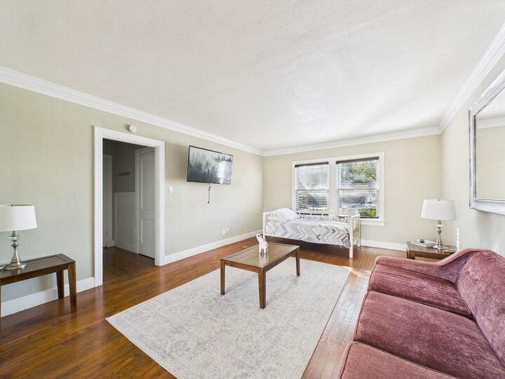 Property Photo: 1920 Richmond Avenue 6 TX 77098