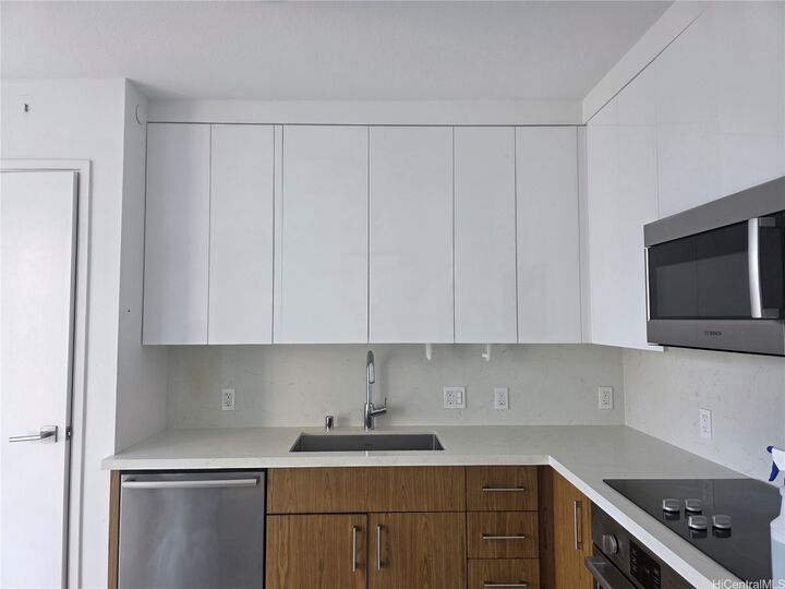 Property Photo: 629 Keeaumoku Street 1303 HI 96814