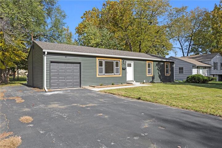 Property Photo:  8122 W 92nd Terrace  KS 66212 