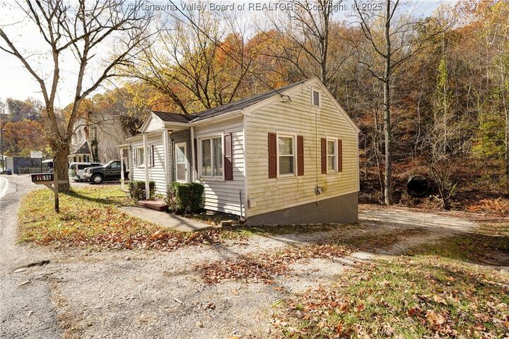 Property Photo:  1616 Oakhurst Drive  WV 25314 