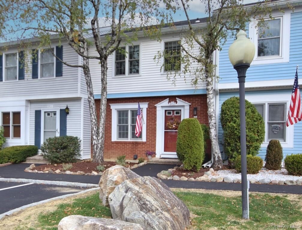 Property Photo:  902 Williamsburg Drive  NY 10541 