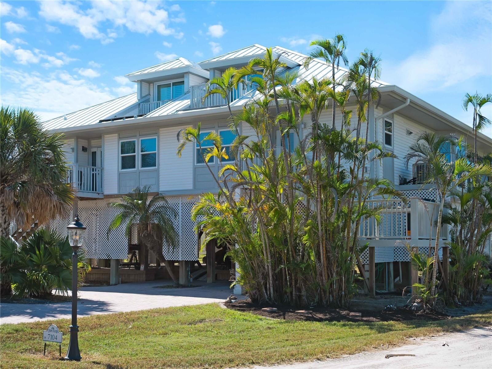 Property Photo:  7104 Palm Island Drive Le38  FL 33946 